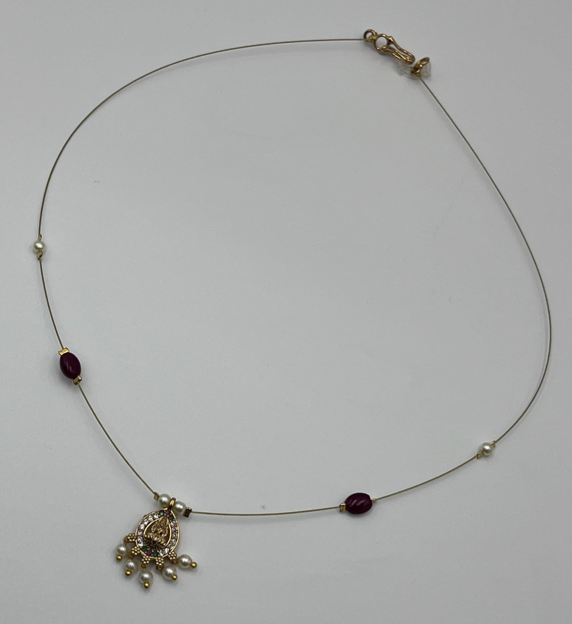 Marvina Pearl Crest Chain